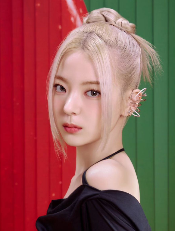 JYP의 걸그룹 ITZY 멤버 리아, 활동 중단 결정