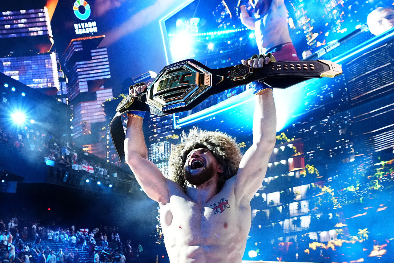 UFC '머신' 메랍 드발리쉬빌리, 밴텀급 새 챔피언 등극